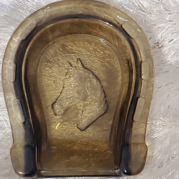 AVON VINTAGE COLLECTIBLE HORSESHOE AMBER GLASS. 70/80S ashtray Trinket - Picture 1 of 6